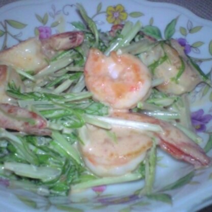 アスパラがなかったので、水菜で和えてサラダ風にしました♪
美味し～い（*^_^*）
エビマヨは外食でしたが、これからは家でも作りますね☆
ご馳走様でした(^^)